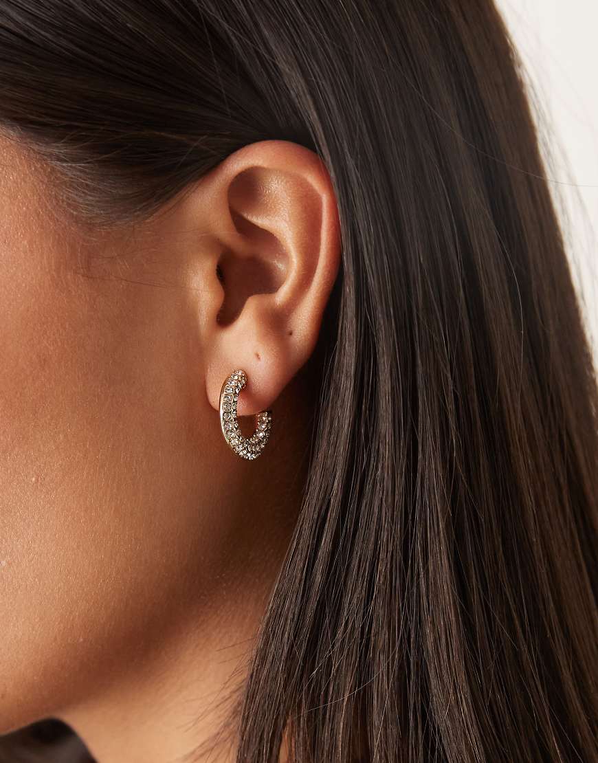 DesignB London - Verzierte Creolen in Goldoptik-Goldfarben von DesignB London