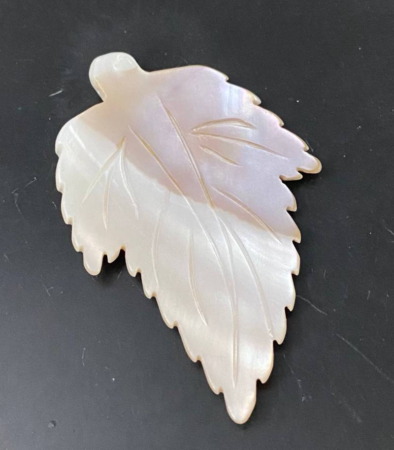 Einzelstück - Handgeschnitztes Perlmutt Blatt | Originalfoto Of13 von DesignByAnniUndRico