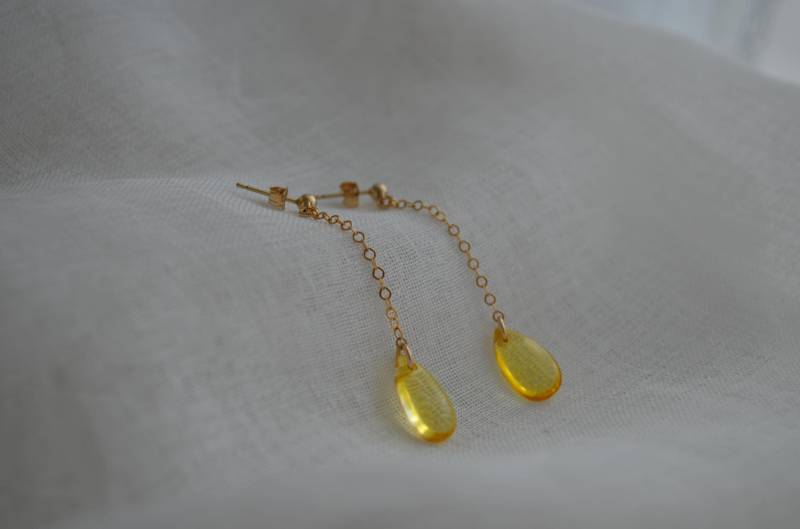Delicate Lightweight Earrings, Glass Pearl Never Take-Off Earrings, No Fade Dangle Drop Teardrop Earrings Delicate Lightweight Earrings, Glass Pearl Never Take-Off Earrings, No Fade Dangle Drop Teardrop Earrings von DesignByMayaDE