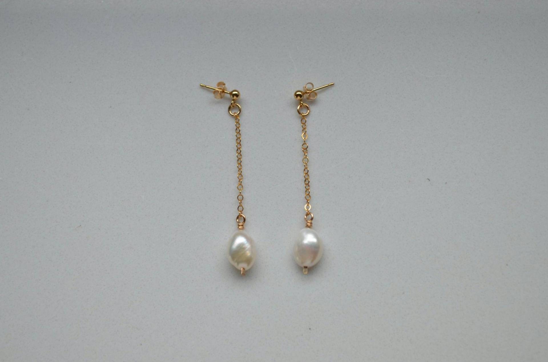 Freshwater Pearls Chain Earrings | Skin Safe Lightweight Jewelry Elegant Everyday Wear Perfect Gift For Her Bridal Earrings Freshwater Pearls Chain Earrings | Skin Safe Lightweight Jewelry Elegant Everyday Wear Perfect Gift For Her Bridal Earrings von DesignByMayaDE