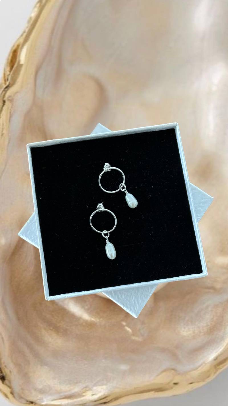 Tiny 925 Silver Earrings, Freshwater Pearls, Handmade Jewelry, Summer Bridal Gifts For Woman Tiny 925 Silver Earrings, Freshwater Pearls, Handmade Jewelry, Summer Bridal Gifts For Woman von DesignByMayaDE