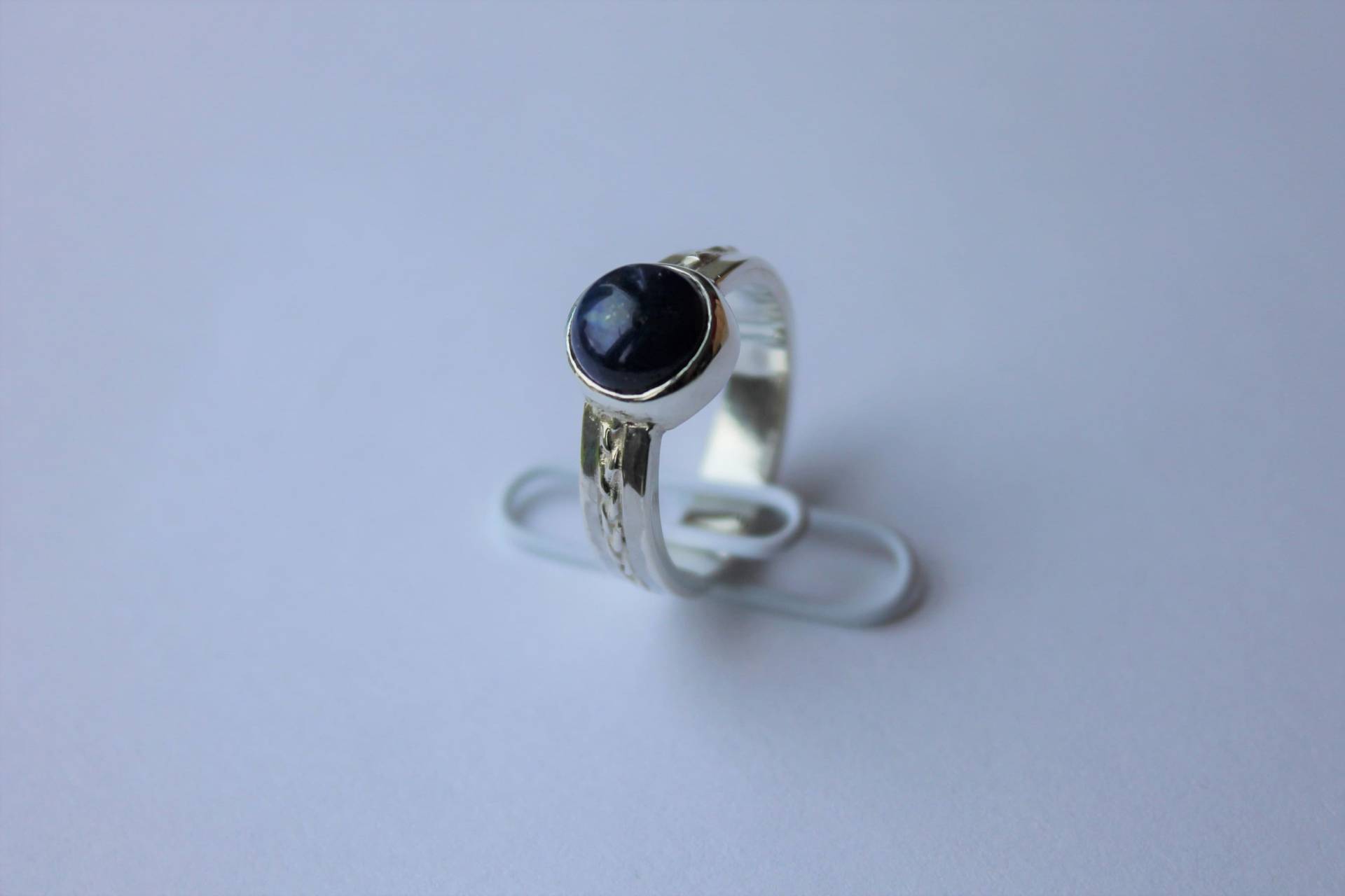 Lapis Lazuli Cabachon Stone Set in Plait Design Ring Lapis Lazuli Cabachon Stone Set in Plait Design Ring von DesignCraftJewellery