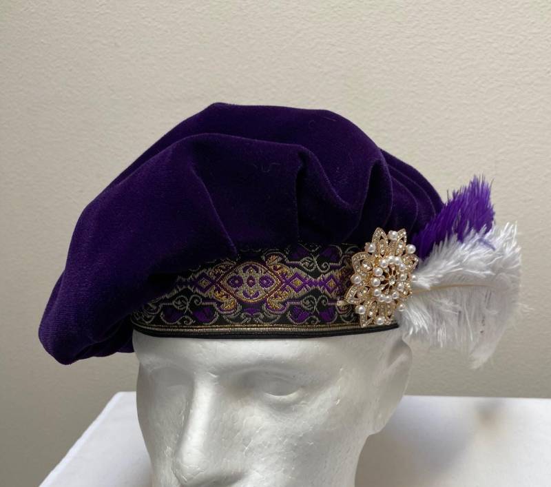 Erwachsene Renaissance Tudor Elizabethan Lila Samt Floppy Dichter Muffin Hut Kappe Kostüm Cosplay Erwachsene Renaissance Tudor Elizabethan Lila Samt Floppy Dichter Muffin Hut Kappe Kostüm Cosplay von DesignEvent
