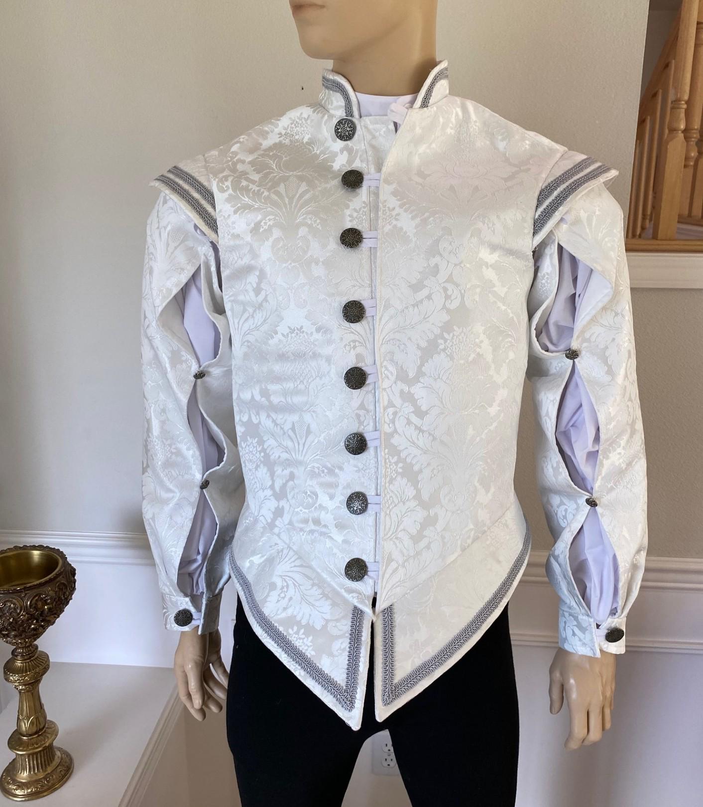 Neue Erwachsene Herren Renaissance Mittelalter Tudor Elizabethan Ritter Weiß Geprägte Doublette Jerkin Weste Mantel Kostüm Cosplay von DesignEvent