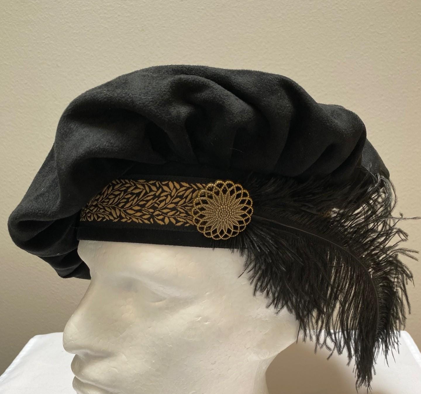 Neue Erwachsene Renaissance Mittelalter Tudor Elizabethan Schwarzen Wildleder Pirat Freibeuter Königliche Ritter Muffin Floppy Dichter Hut Kostüm Neue Erwachsene Renaissance Mittelalter Tudor Elizabethan Schwarzen Wildleder Pirat Freibeuter Königliche Ritter Muffin Floppy Dichter Hut Kostüm von DesignEvent