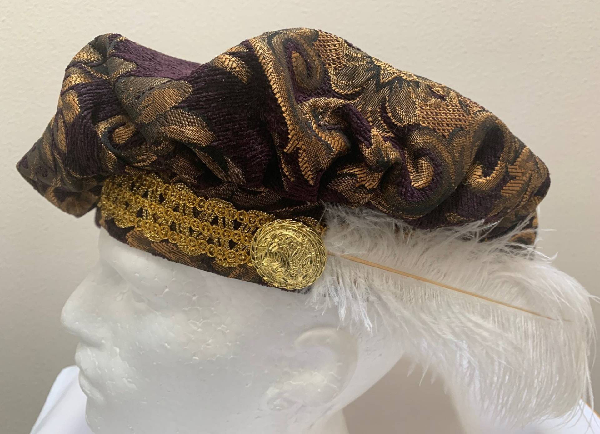 Neue Erwachsene Renaissance Mittelalter Tudor Lila Und Gold Brokat Dichter Muffin Floppy Hut Kappe Karneval Kostüm Cosplay Neue Erwachsene Renaissance Mittelalter Tudor Lila Und Gold Brokat Dichter Muffin Floppy Hut Kappe Karneval Kostüm Cosplay von DesignEvent