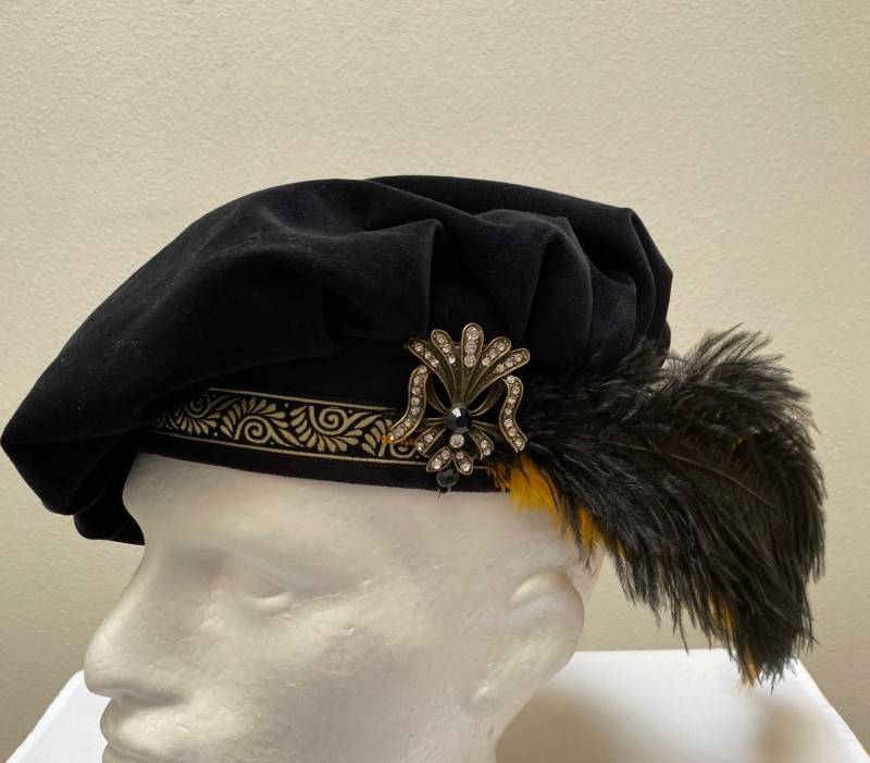 Neue Erwachsene Schwarze Samt Renaissance Mittelalter Tudor Elizabethan Floppy Muffin Dichter Hut Kappe Kostüm Cosplay Neue Erwachsene Schwarze Samt Renaissance Mittelalter Tudor Elizabethan Floppy Muffin Dichter Hut Kappe Kostüm Cosplay von DesignEvent
