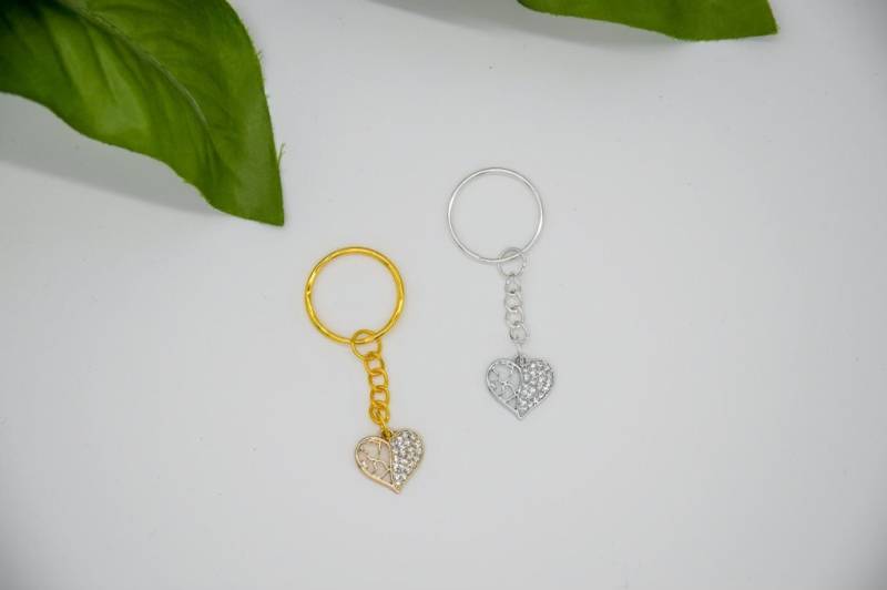 Herz Schlüsselanhänger Mit Zwei Herzen Innen Und Glitzer in Den Farben Silber Oder Gold von DesignGravur
