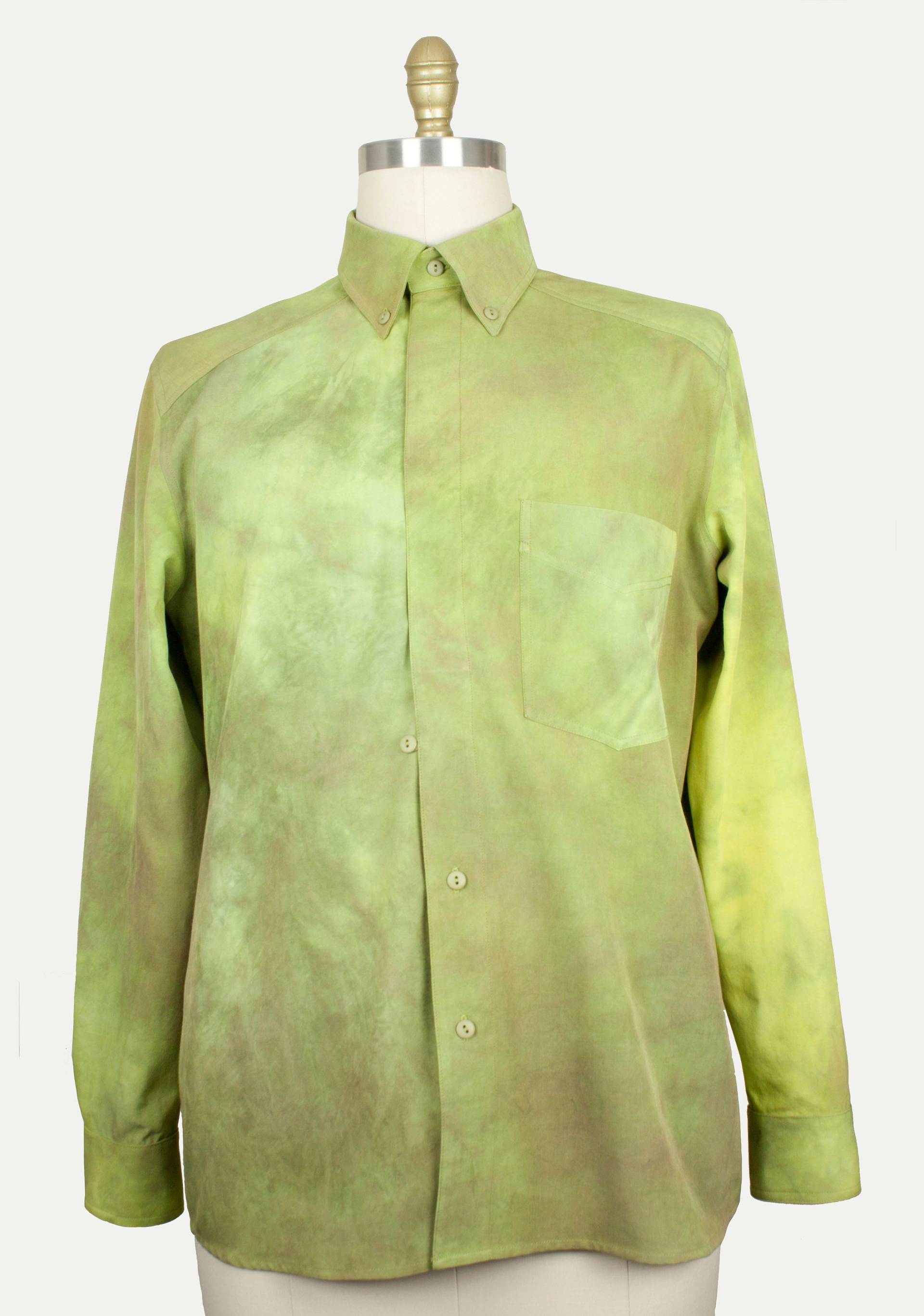 Drehen Sie Köpfe in Diesem Tragbaren Kunst Herren Shirt. Gefärbte Seide Baumwolle, Teilweise Versteckt Knopf Placket. Perfekt Für Ehemann Drehen Sie Köpfe in Diesem Tragbaren Kunst Herren Shirt. Gefärbte Seide Baumwolle, Teilweise Versteckt Knopf Placket. Perfekt Für Ehemann von DesignHouse784