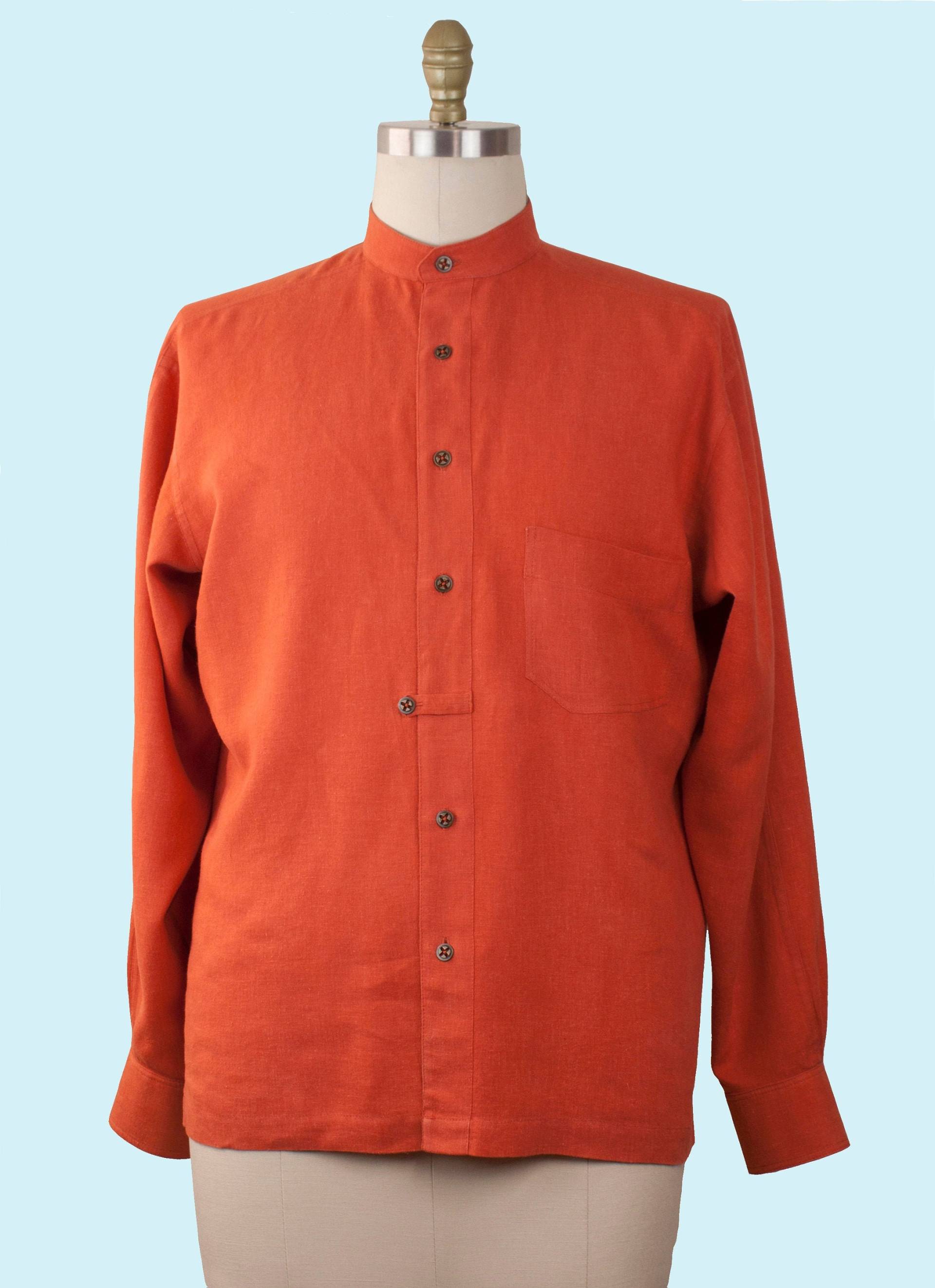 Schauen Sie Entspannt in The David Ein Handgemachtes Shirt. Hanf-Baumwolle Burnt Orange Verfügt Über Band Kragen. Großes Geschenk Für Den Mann Schauen Sie Entspannt in The David Ein Handgemachtes Shirt. Hanf-Baumwolle Burnt Orange Verfügt Über Band Kragen. Großes Geschenk Für Den Mann von DesignHouse784