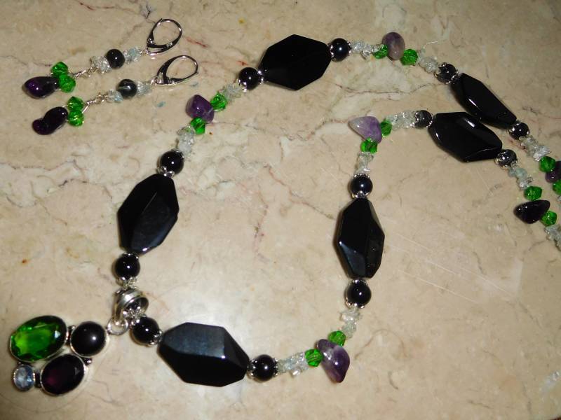 Aquamarin Chip Stein Kette in Der Mitte Sterling Silber Overlay Onyx, Amethyts, Anhänger Und Passende Ohrringe Satz. #nbes0103 von DesignImagesLLC