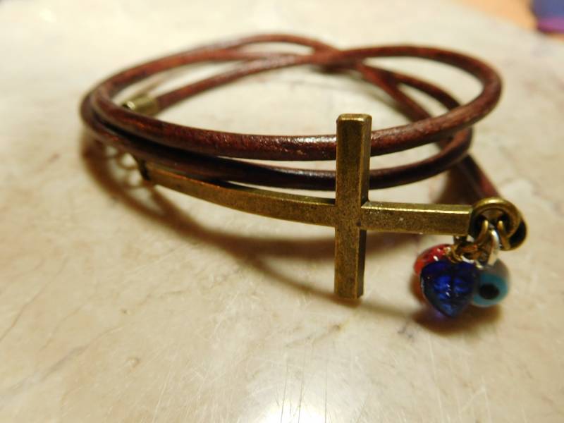 Braune Leder-Wickelarmband Mit Bronze Ton Kreuz, Charme, Herz Und Auge #b00235 von DesignImagesLLC
