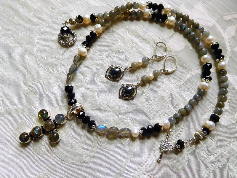 Labradorit-Süßwasser-Schwarze Kristalle Kette Mit Sterlingsilber Overlay Labradorit Kreuz Anhänger Und Passenden Ohrringen Satz. #nbes0111 von DesignImagesLLC