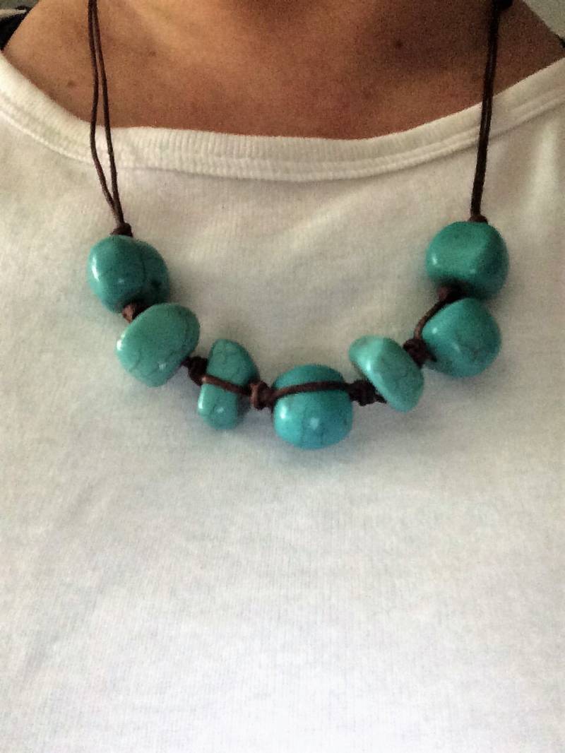 Leder Halskette Mit Türkis Nuggets Perlen Und Passende Ohrringe #nes00126 von DesignImagesLLC