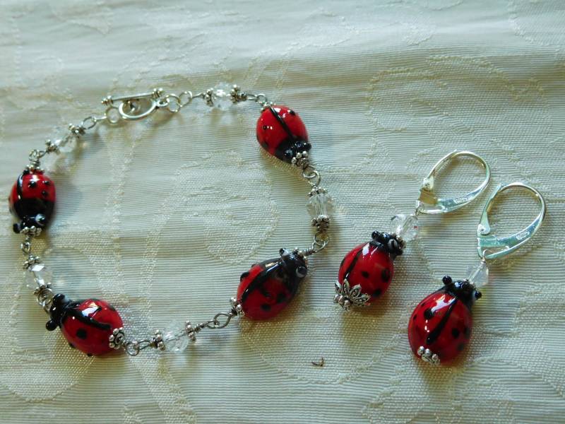 Marienkäfer Armband Und Ohrringe Set Mit Lampenarbeit Glasperlen, Silberfarbenen Perlen Kristallen. #bes00118 von DesignImagesLLC