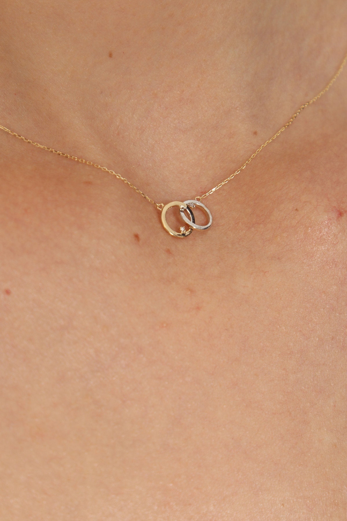 14K Solid Gold Diamond Doppelanhänger Halskette/Doppelkreis Doppelring Jubiläumsgeschenk Schmuck Geschenk Für Sie von DesignJewelryBox