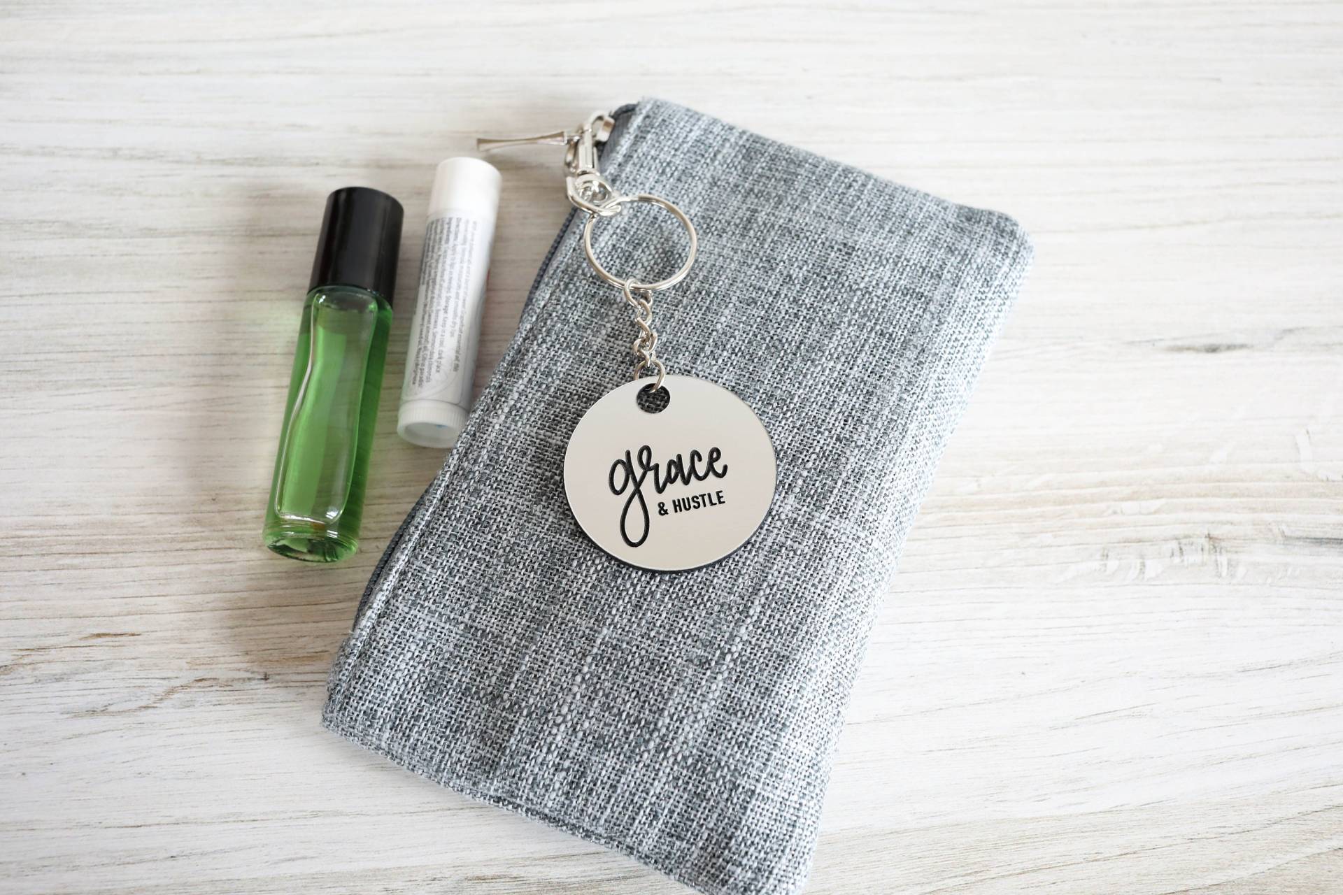 Grace & Hustle Schlüsselanhänger | Laser Cut Acryl Geschenk Handbeschriftet Motivation Chefin Unternehmer Grace & Hustle Schlüsselanhänger | Laser Cut Acryl Geschenk Handbeschriftet Motivation Chefin Unternehmer von DesignLioness