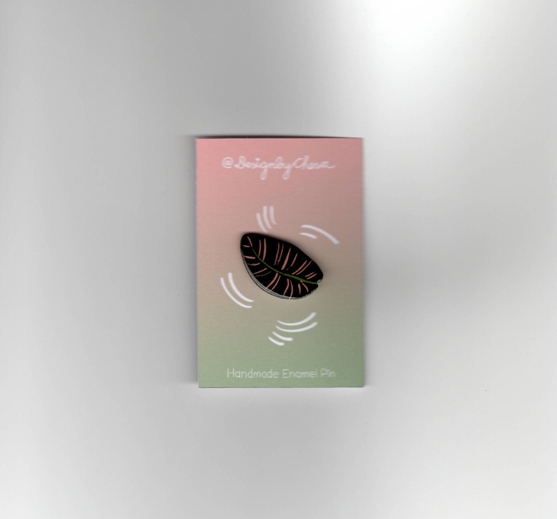 Blatt Emaille Pin von DesignbyChesa