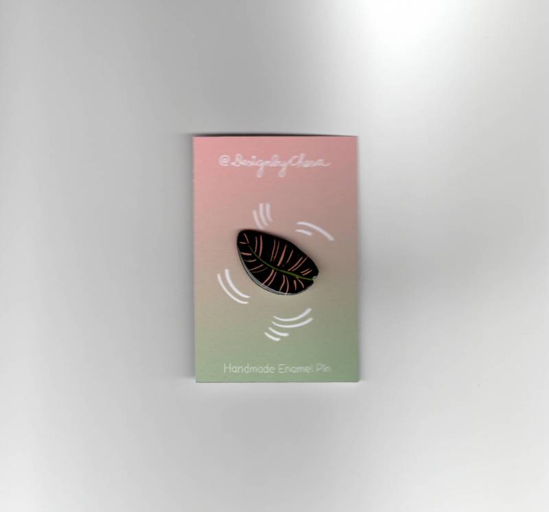 Blatt Emaille Pin von DesignbyChesa