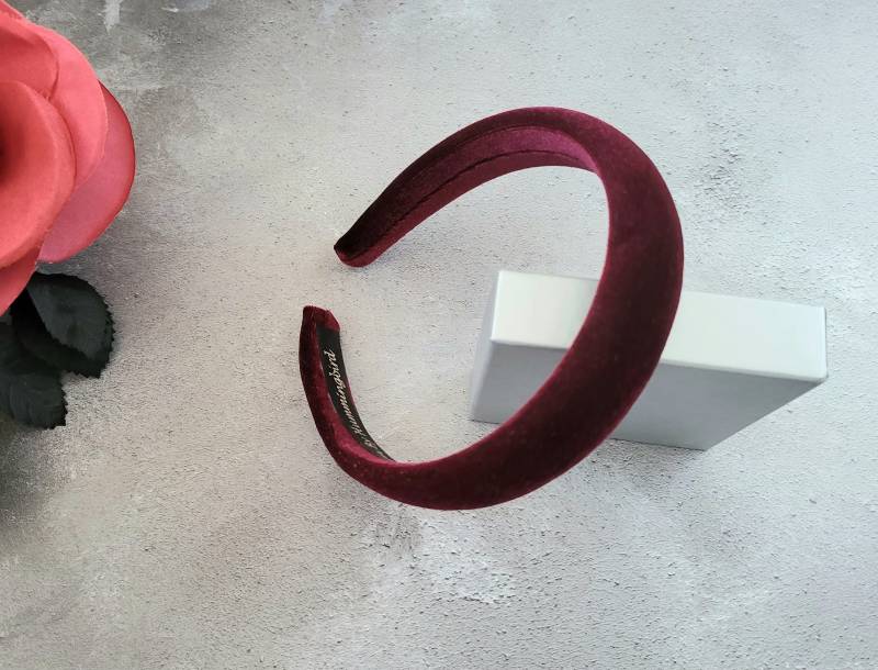 Weinrotes Samt Gepolstertes Haarband, Haarreif 2, 5 cm Breit von DesignbyHummingbird