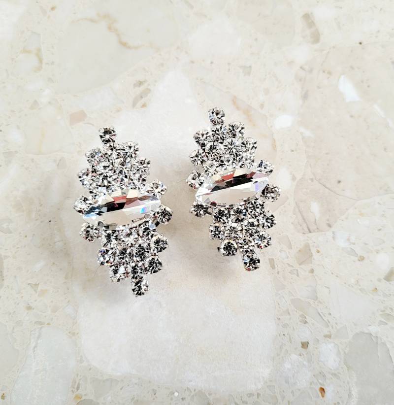 Clip-On Ohrringe Oval Diamante Cluster Stud Drop Marquise Form Braut Statement Schmuck Durchbohrt Option von DesignbyHummingbird
