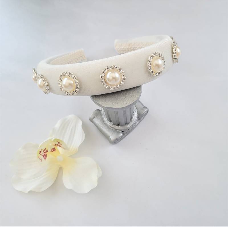 Elfenbeinfarbenes Samtstirnband - Schmuckperlen- & Kristallhaarband von DesignbyHummingbird
