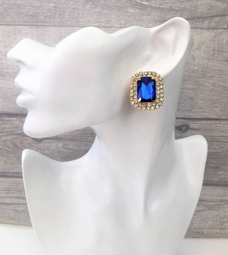 Schöne Funkelnde Große Saphir Blaue Kristall Strass Diamante Bolzen Clip On Tropfen Ohrringe in Gold Tone Cluster Rechteck Design von DesignbyHummingbird