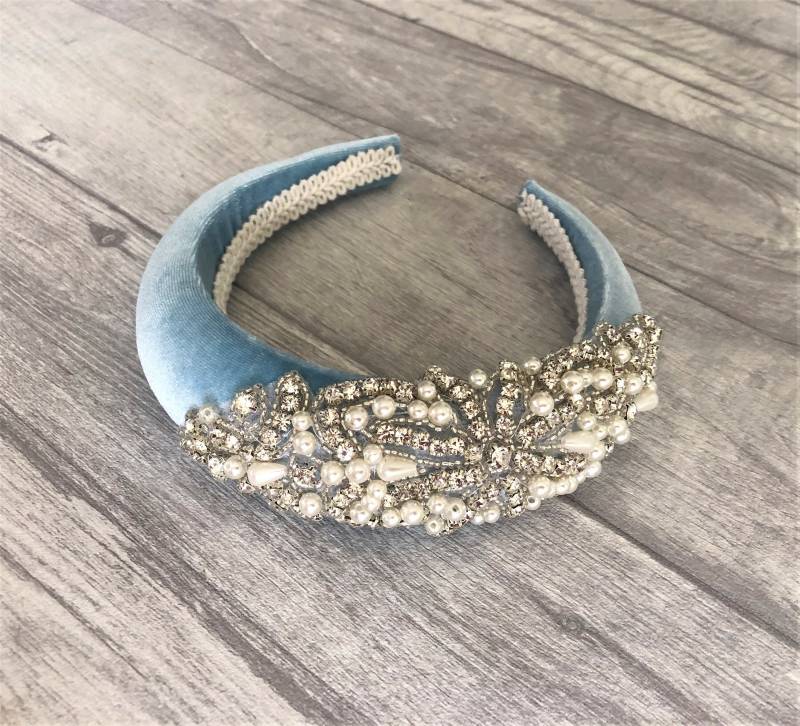 Taubenblaues Samt-stirnband Mit Kristallen Und Perlen - Funkelnd Einem Vintage-Touch 4 cm Breit 2, 5 Hoch Gepolstert von DesignbyHummingbird