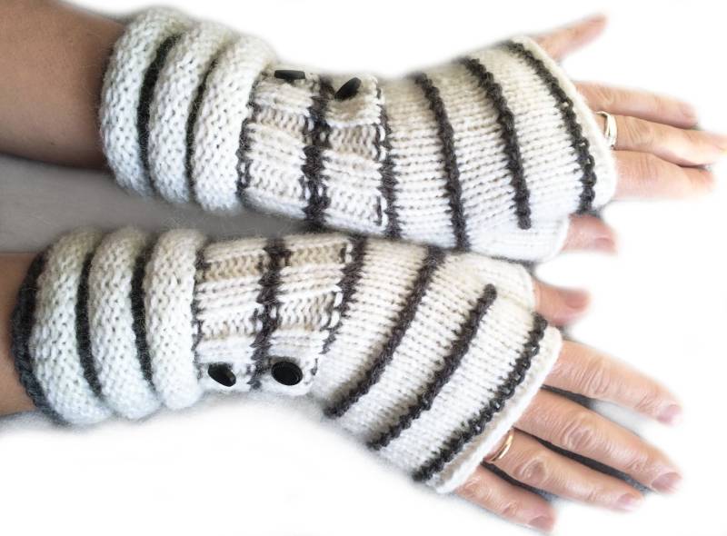 Weiß Und Grau Gestreift Armstulpen/Lange Strickhandschuhe Hand Stricken Handschuhe Weiß Und Grau Gestreift Armstulpen/Lange Strickhandschuhe Hand Stricken Handschuhe von DesignbyInga