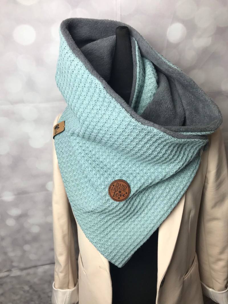 Wickelschal Mit Knopf Damen Hellblau Grau Strick Dreieckstuch Waffelpique von DesignbyLaViola