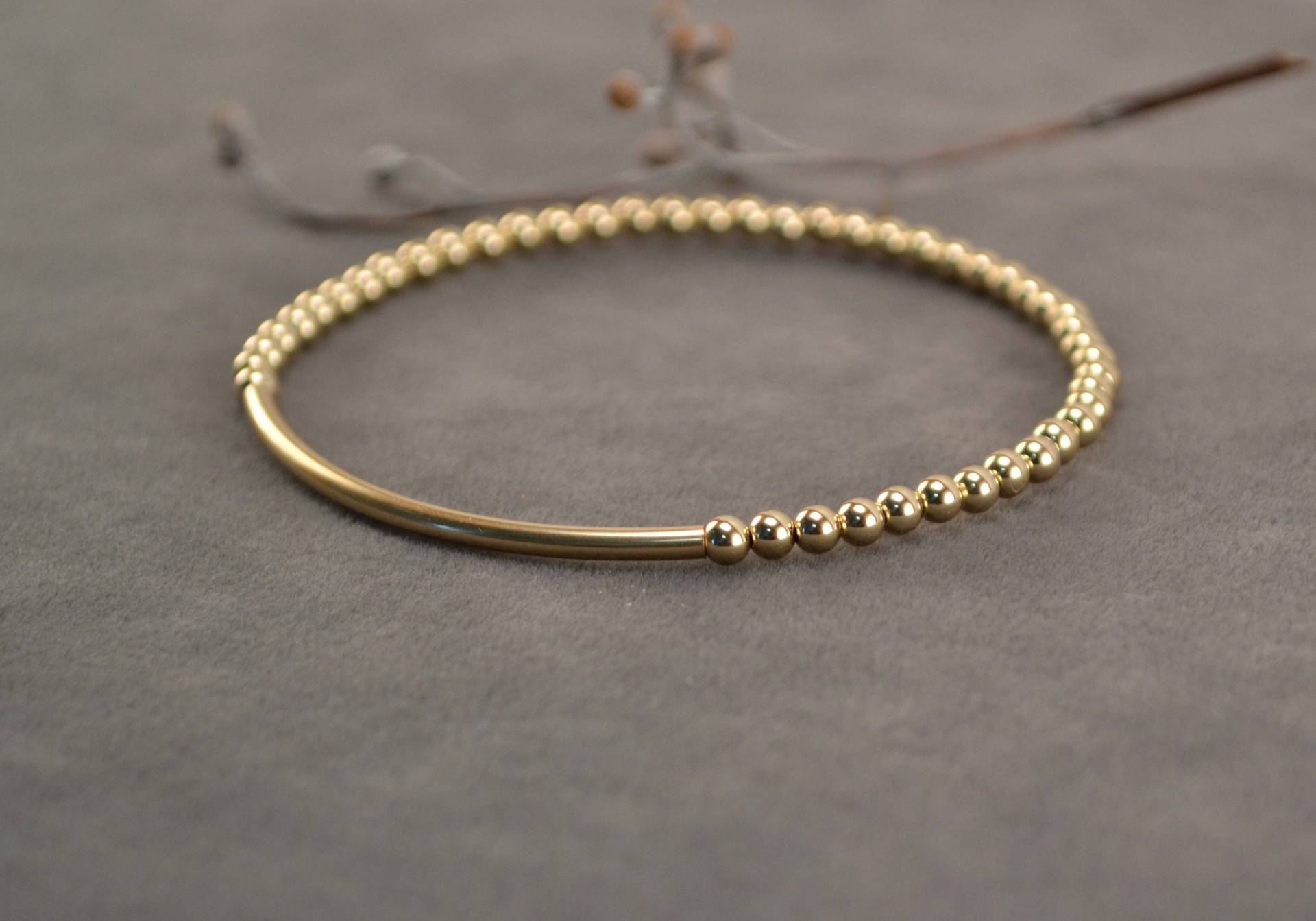 3 Mm 14K Gold Filled Stacking Armband Mit Tube von DesignbyNeringa