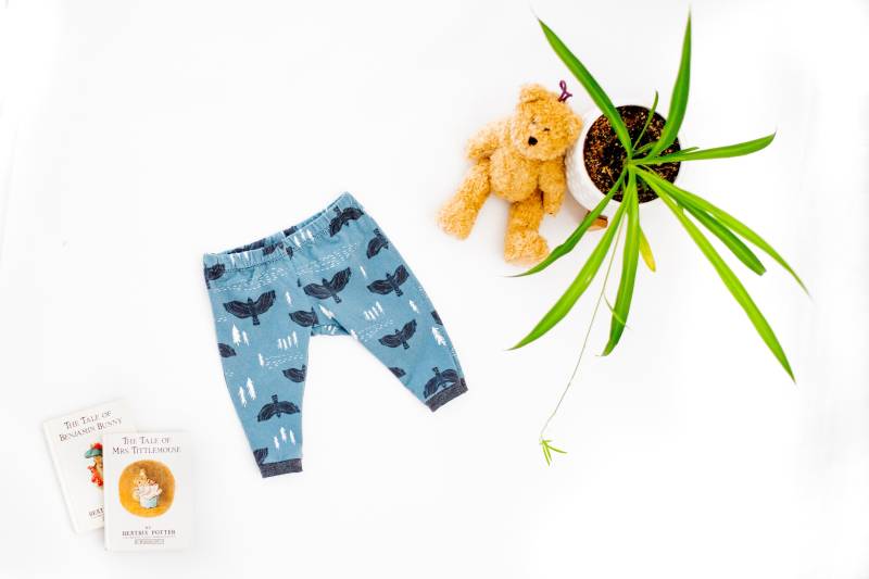 Wald Baby Hose, Feder Print Leggings, Adler Stretch Hose von DesignbySandee