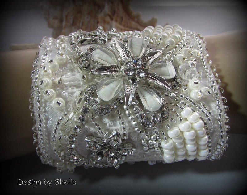 Boho Brautstulpe - Flower Star Burst Boho Brautstulpe - Flower Star Burst von DesignbySheila