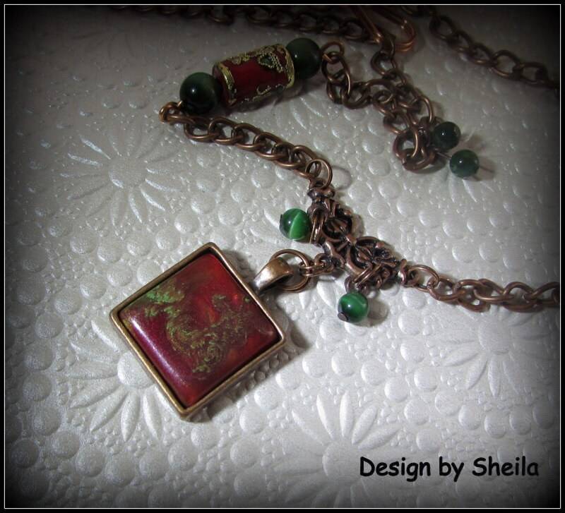 Feminine Halskette-Tigers Auge Und Cloisonné Feminine Halskette-Tigers Auge Und Cloisonné von DesignbySheila