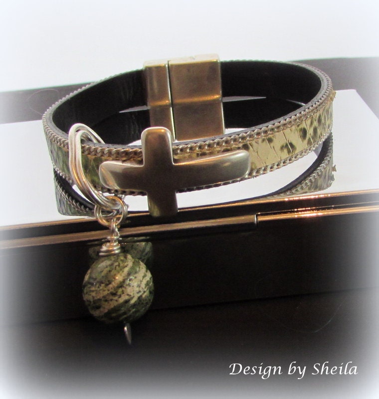 Inneren Frieden Und Glauben - Charm Bracelet Inneren Frieden Und Glauben - Charm Bracelet von DesignbySheila