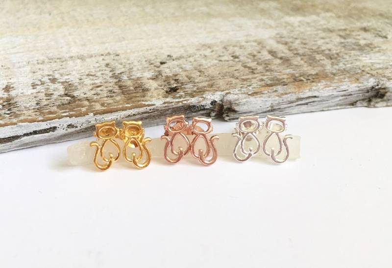 Silber Kätzchen Ohrringe, Gold Kleine Mädchen Rose Alltag Ohrringe von Designbydd