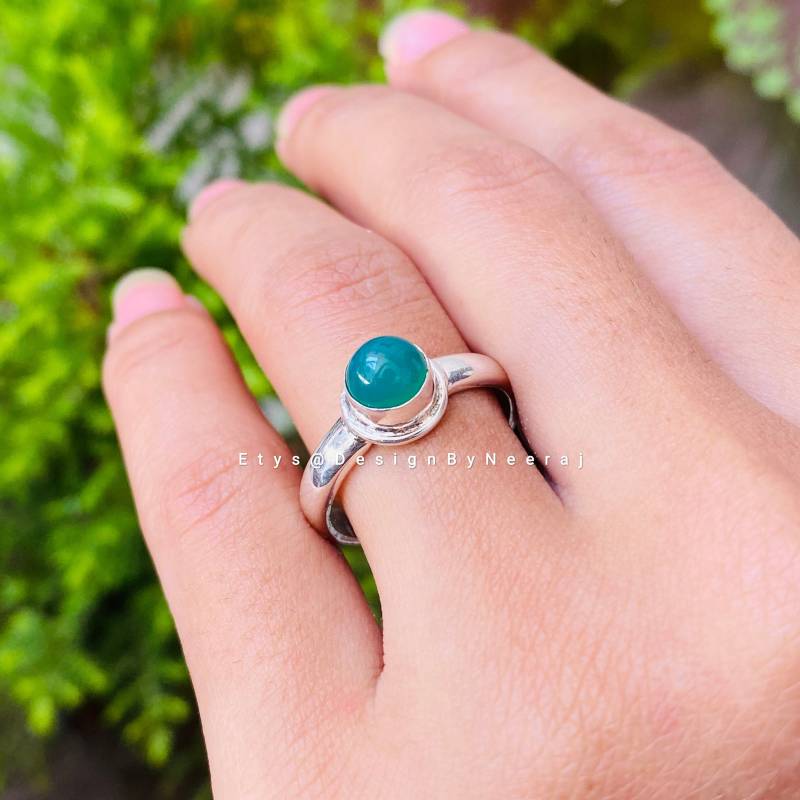 Hübscher Grüner Onyx Ring - 925 Sterling Silber Grüner Edelstein Schmuck Runder Cab Boho Statement Geschenk Für Frauen von Designbyneeraj