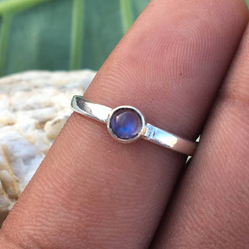 Mondstein Ring, 925 Sterling Silber Natürlicher Regenbogen Handgemachter Einfache Ring von Designbyneeraj