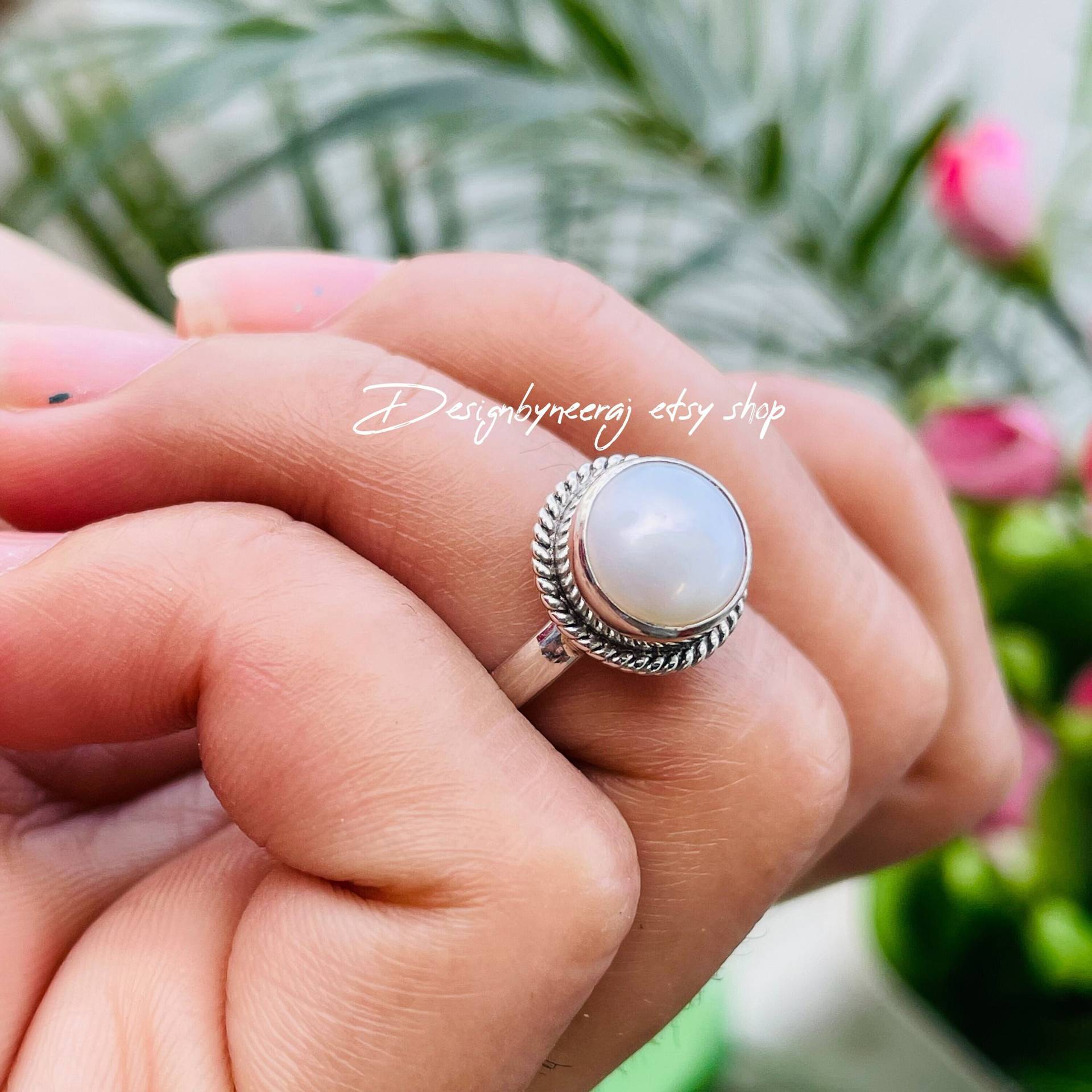 Natürliche Perle Ring, Runde Handgemachte Silber Juni Birthstone Weiße Schmuck Geschenke Natürliche Perle Ring, Runde Handgemachte Silber Juni Birthstone Weiße Schmuck Geschenke von Designbyneeraj