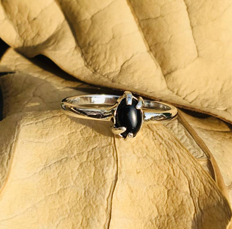 Natürlicher Schwarzer Onyx Ring, 925 Sterling Silber, Einfacher Februar Geburtsstein, Zierliche Ringe, Edelsteinring, Ihr Geschenkring von Designbyneeraj