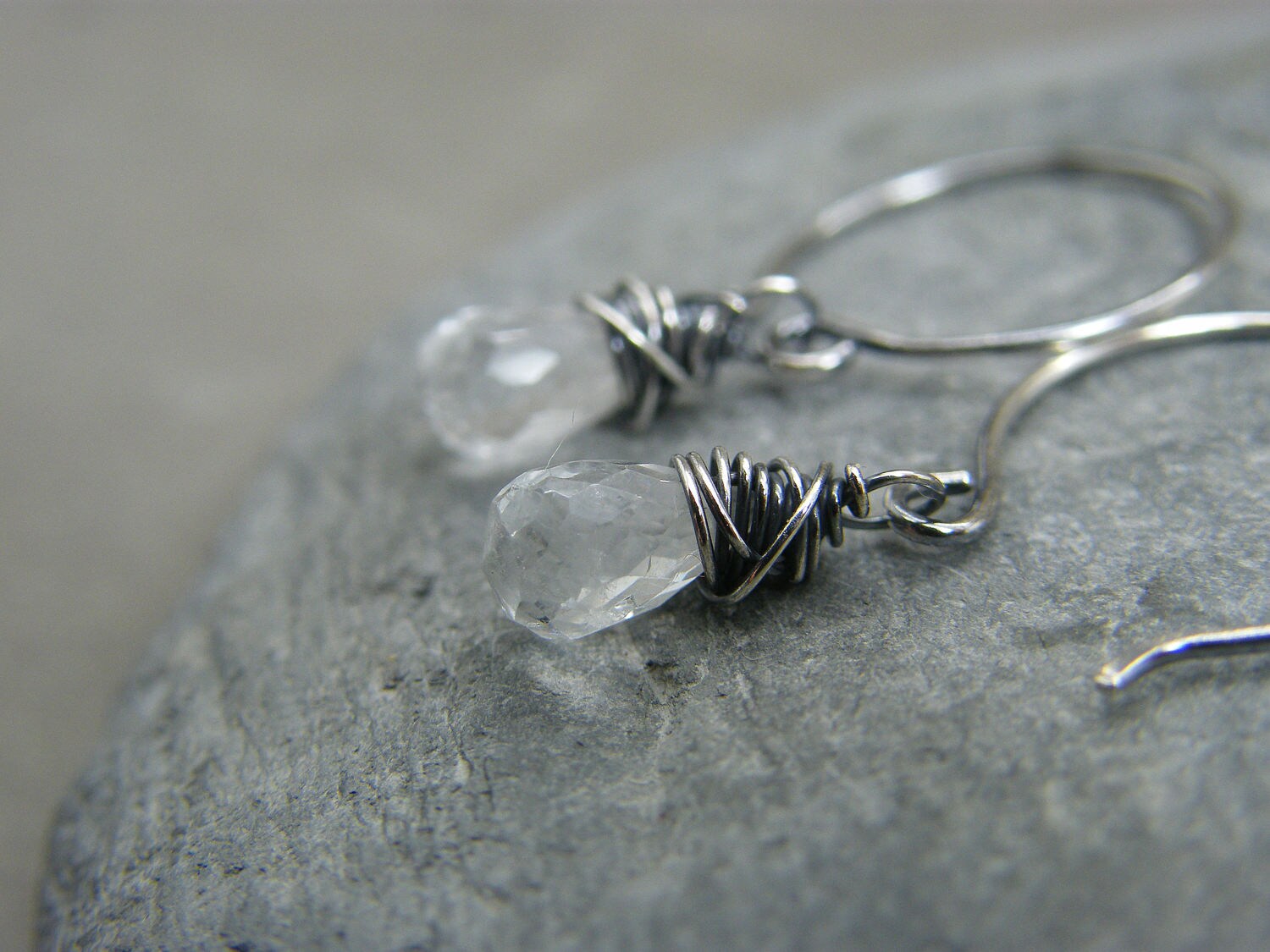 Draht Gewickelt Aquamarin Sterling Silber Creolen Draht Gewickelt Aquamarin Sterling Silber Creolen von DesignedByAnnemarie