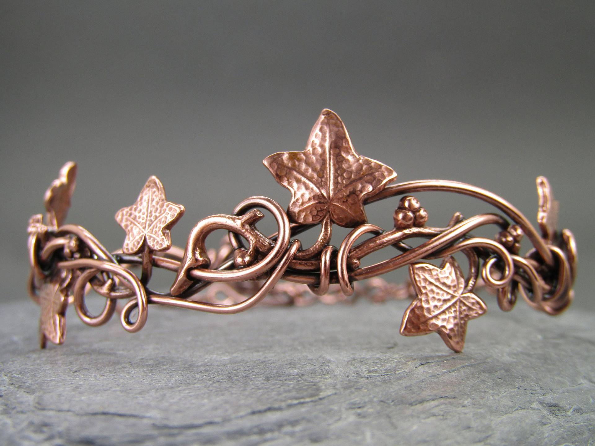 Efeublatt Armband ~ Kupfer Armreif Blatt Kupferarmband Einzigartiges Efeublatt Armband ~ Kupfer Armreif Blatt Kupferarmband Einzigartiges von DesignedByAnnemarie