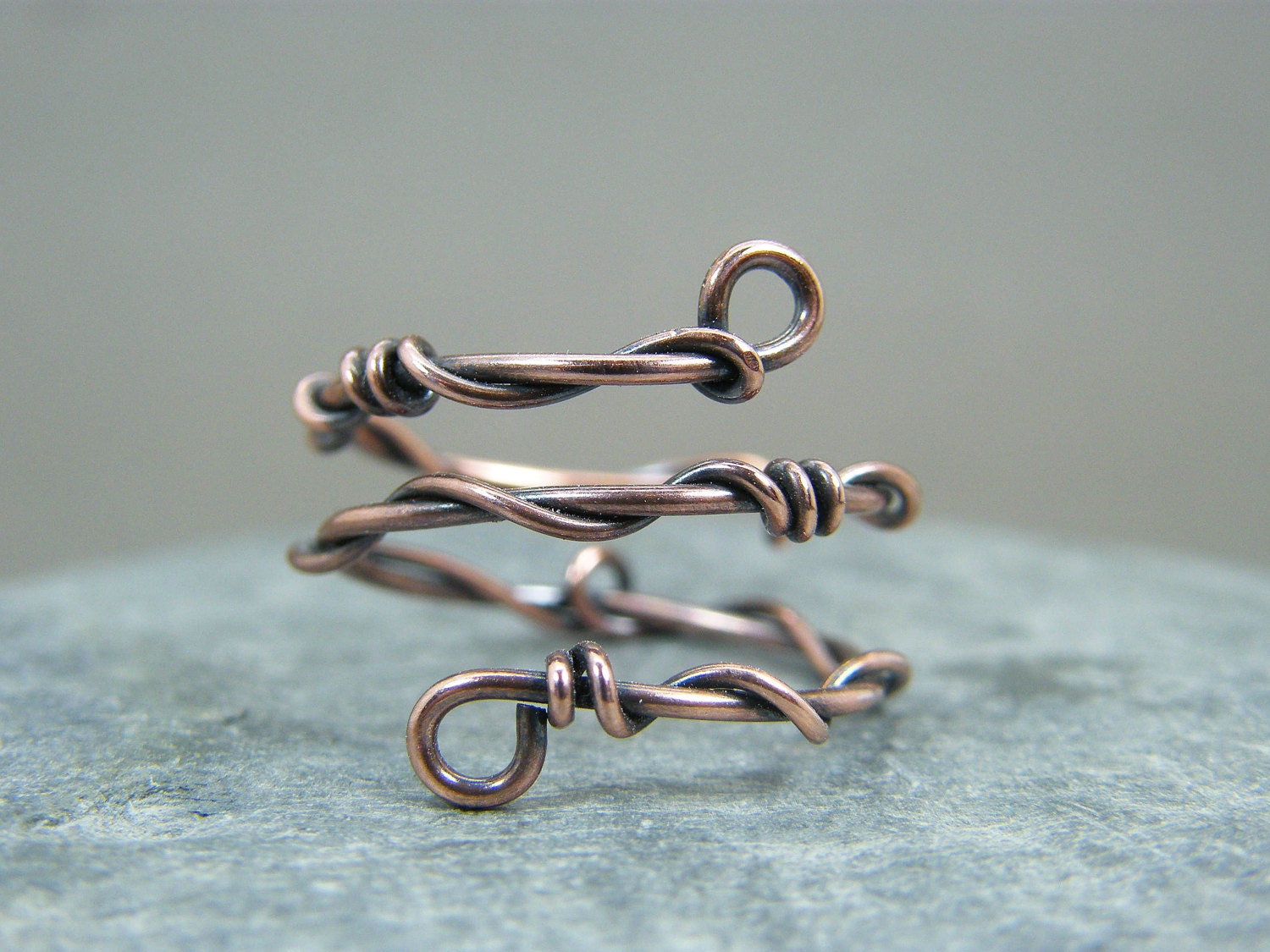 Einstellbare Kupfer Daumen Ring Draht Gewickelt Rebe Stil Einstellbare Kupfer Daumen Ring Draht Gewickelt Rebe Stil von DesignedByAnnemarie