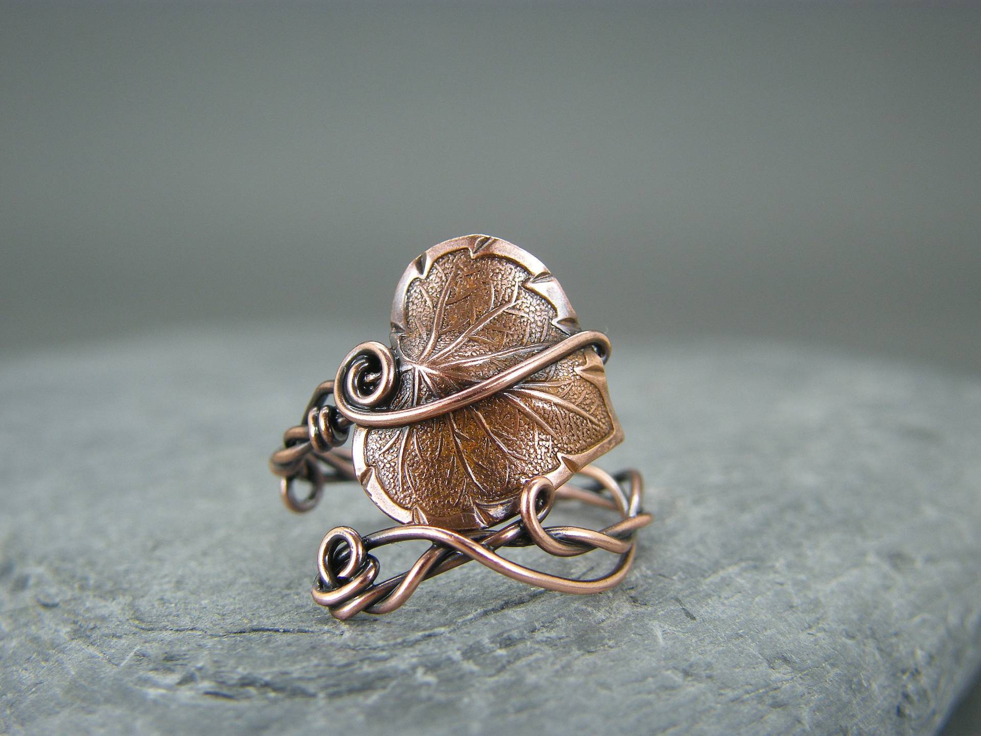 Handgefertigter Blatt Kupferring Verstellbarer Naturschmuck Handgefertigter Blatt Kupferring Verstellbarer Naturschmuck von DesignedByAnnemarie