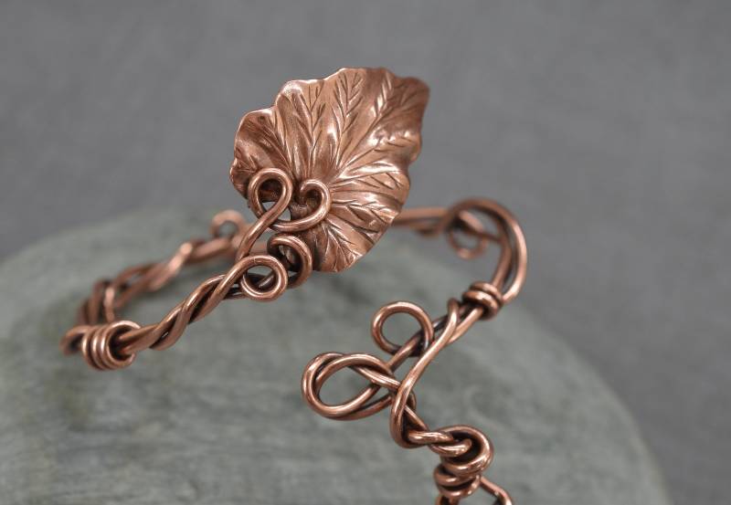 Handgemachter Armreif Aus Kupfer in Blattform Verstellbarer Waldschmuck Handgemachter Armreif Aus Kupfer in Blattform Verstellbarer Waldschmuck von DesignedByAnnemarie