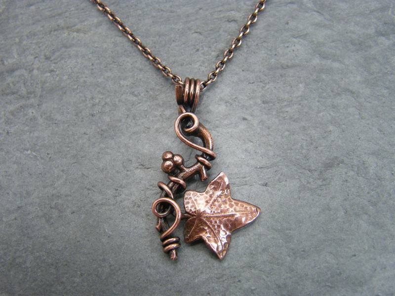 Kupfer Efeu Blatt Halskette Patina Antiker Stil Kupfer Efeu Blatt Halskette Patina Antiker Stil von DesignedByAnnemarie