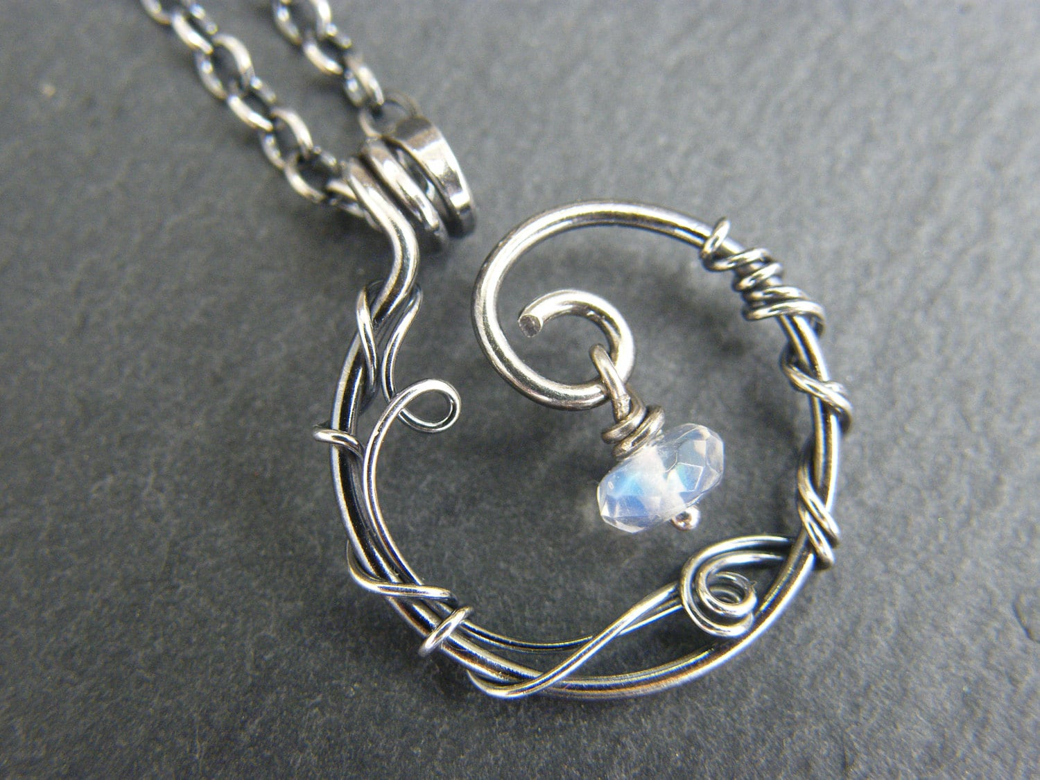 Mondstein Anhänger Handgemachter Schmuck Aus 925 Silber Mondstein Anhänger Handgemachter Schmuck Aus 925 Silber von DesignedByAnnemarie
