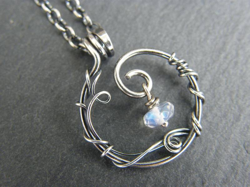 Mondstein Anhänger Handgemachter Schmuck Aus 925 Silber Mondstein Anhänger Handgemachter Schmuck Aus 925 Silber von DesignedByAnnemarie