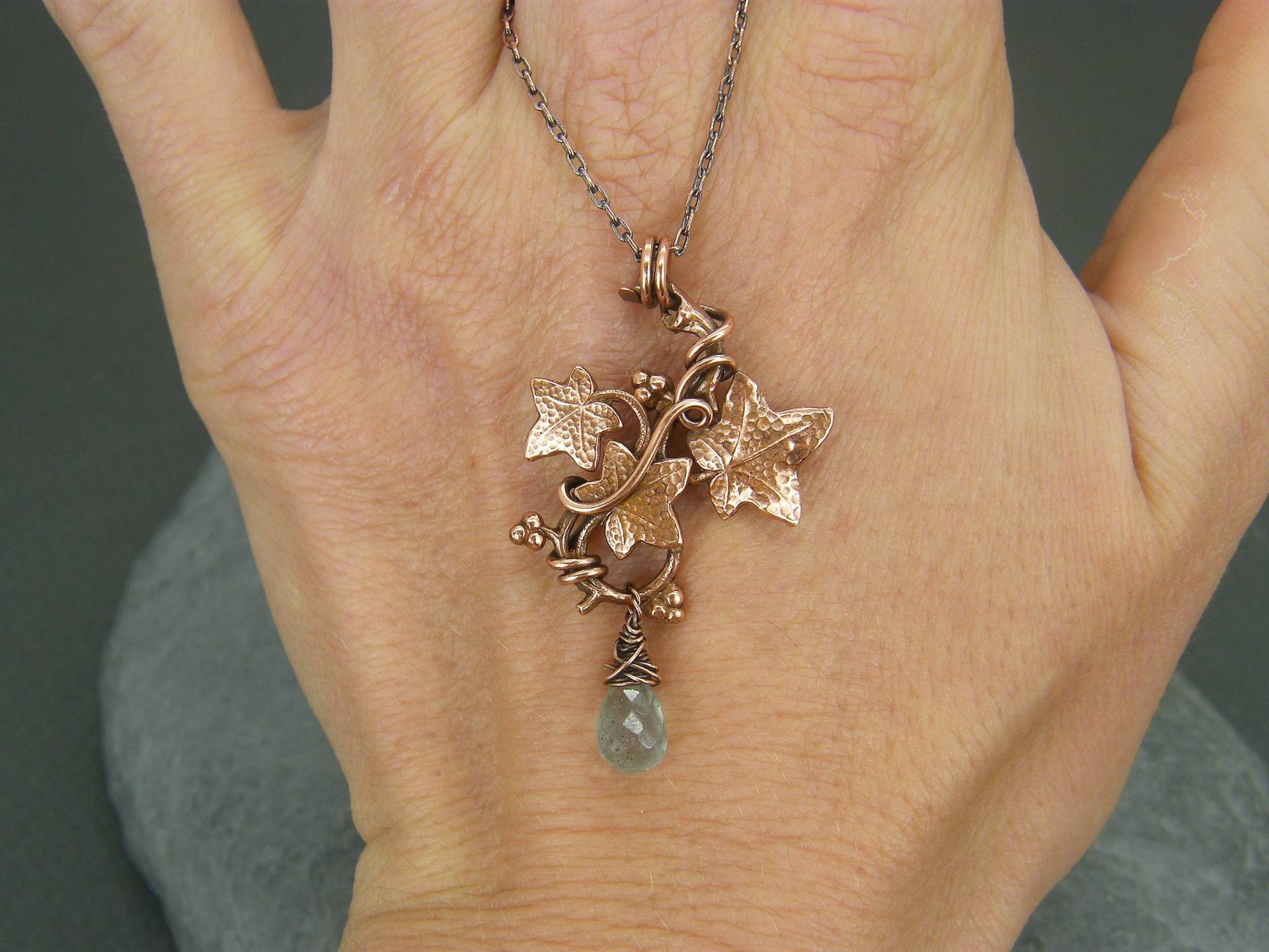 Moos Aquamarin Kupfer Efeu Blatt Halskette Natur Inspirierter Schmuck Moos Aquamarin Kupfer Efeu Blatt Halskette Natur Inspirierter Schmuck von DesignedByAnnemarie