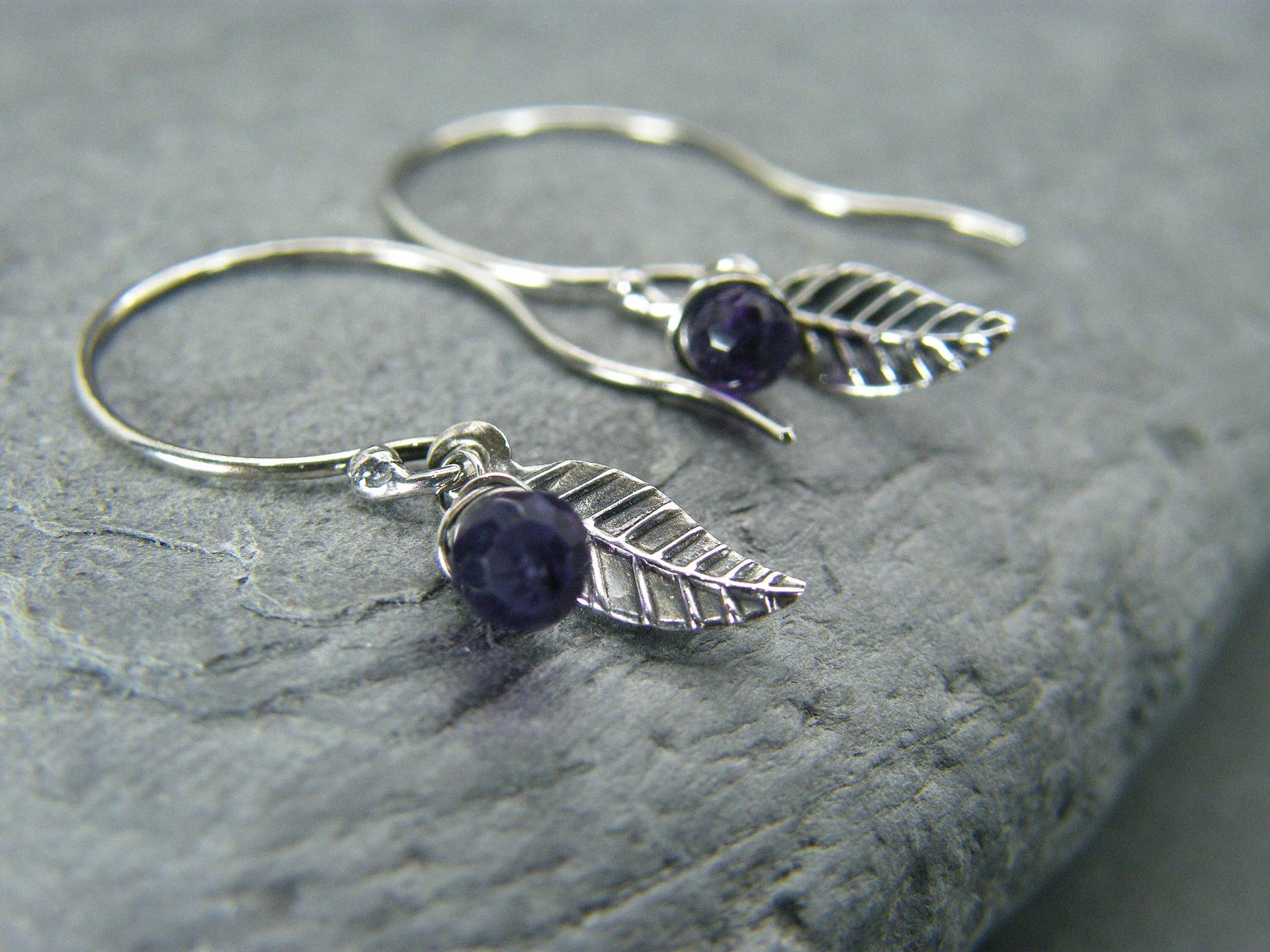 sterling Silber Amethyst Ohrringe Draht Gewickelt Blatt Creolen sterling Silber Amethyst Ohrringe Draht Gewickelt Blatt Creolen von DesignedByAnnemarie